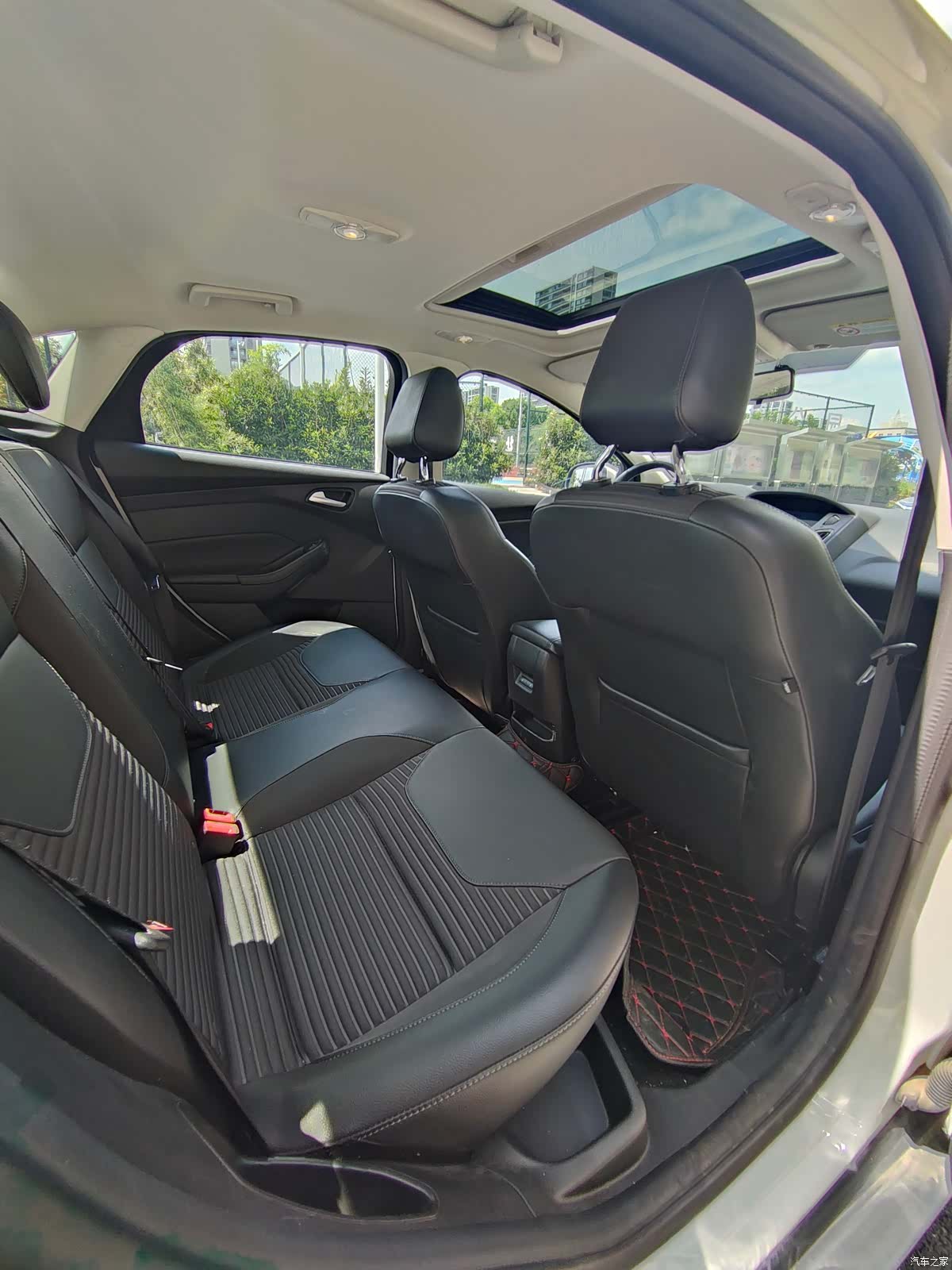 Ford Focus, 2018 10