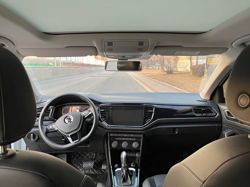 Volkswagen T-ROC exploring Songs