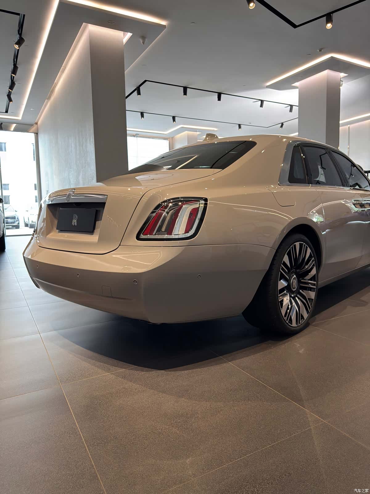 Rolls-Royce Ghost, 2025 6