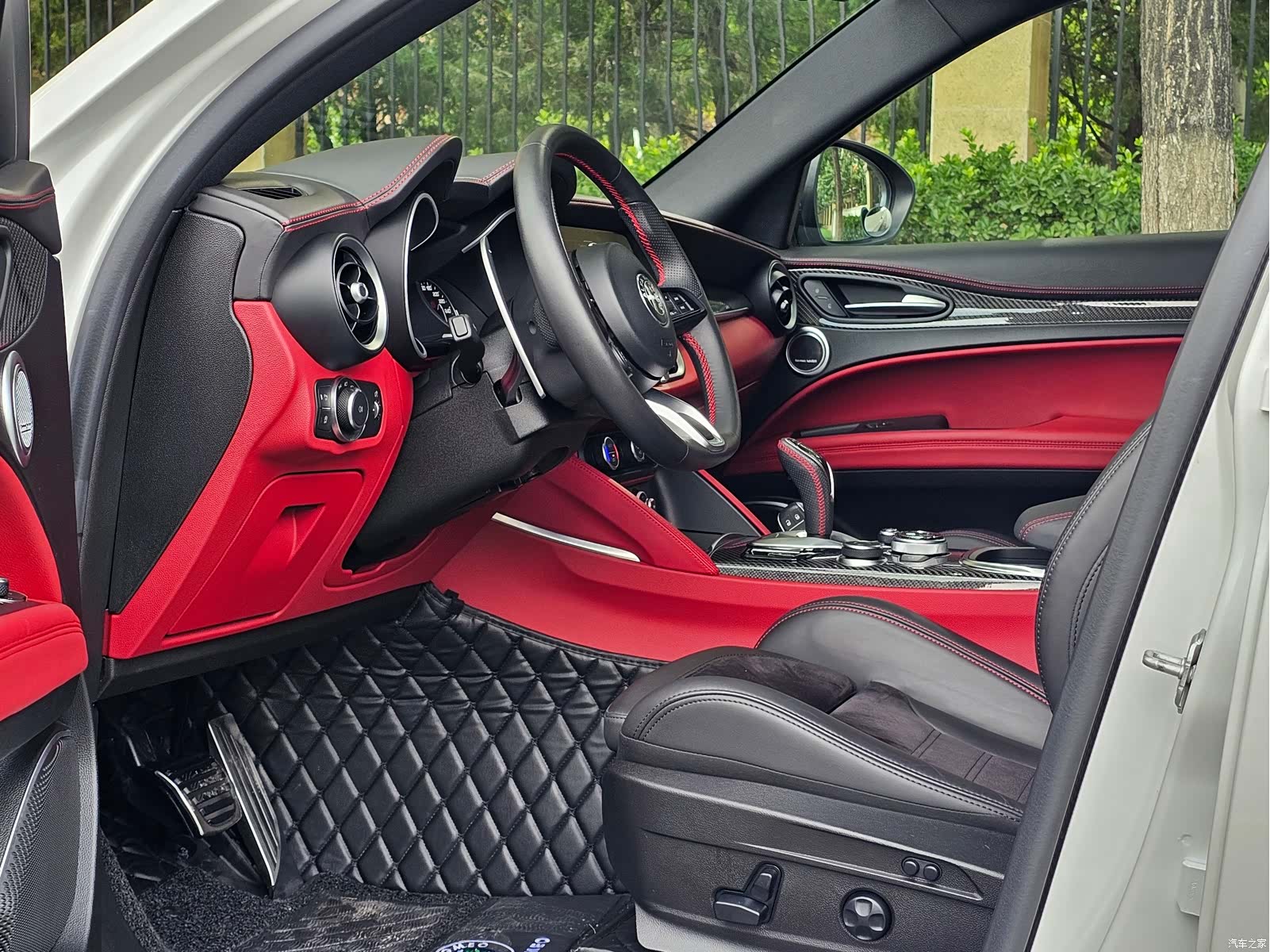 Alfa Romeo Stelvio, 2022 6