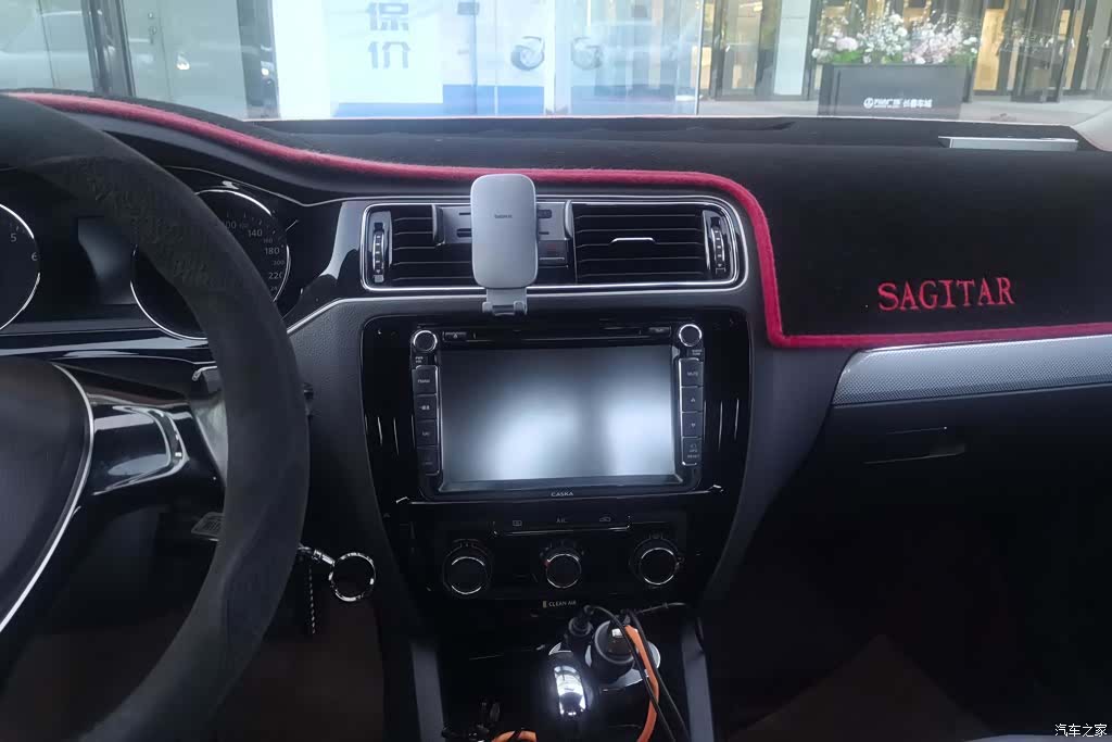 Volkswagen Sagitar, 2016 13