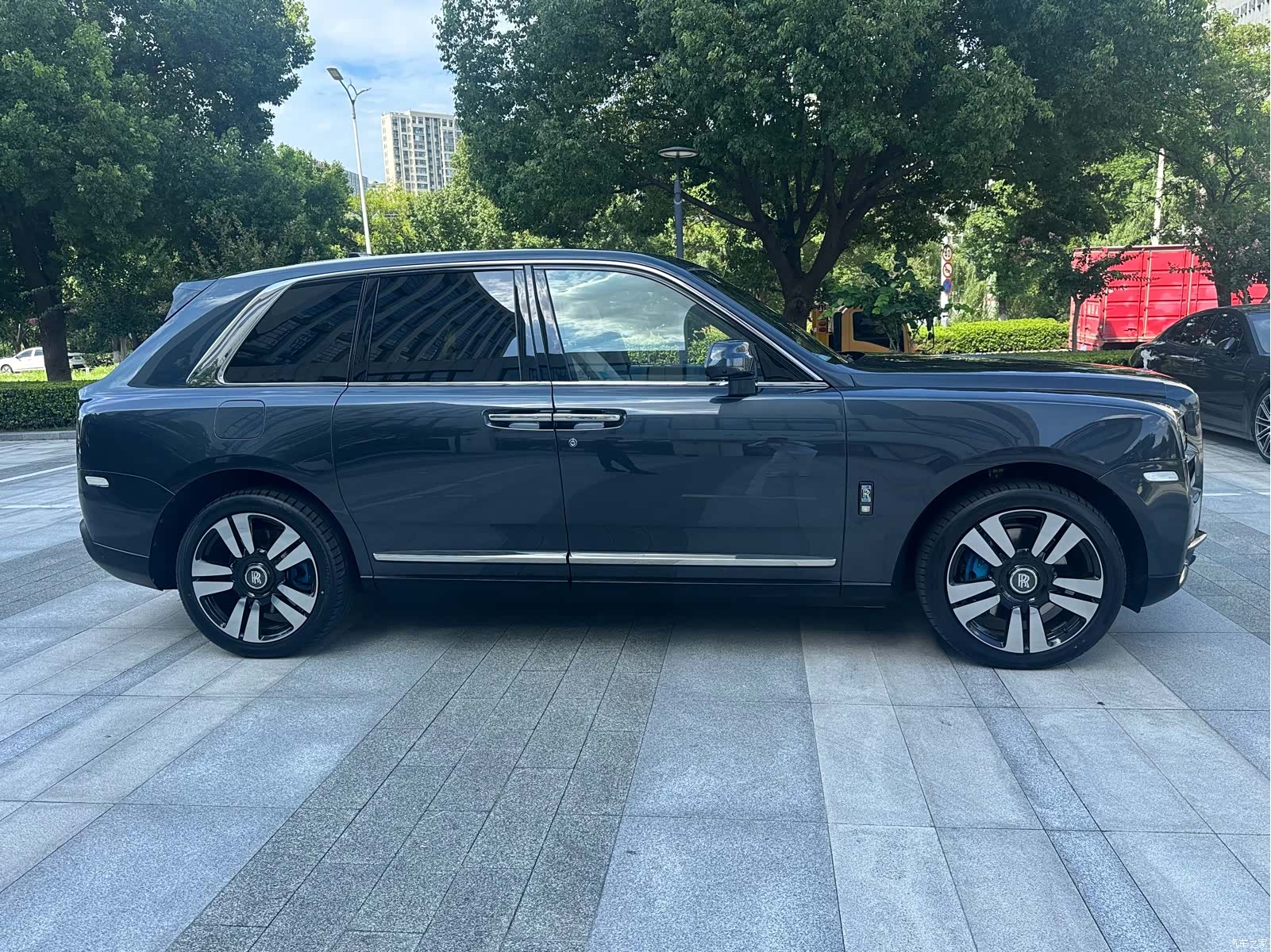 Rolls-Royce Cullinan, 2019 3