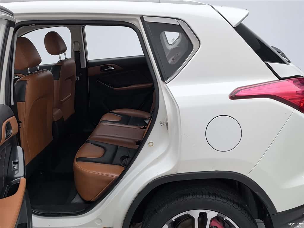 BAIC X35, 2016 15