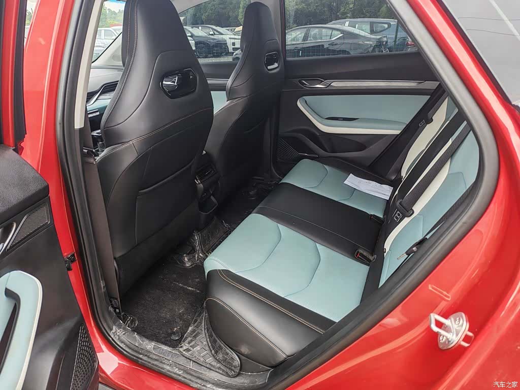 Geely Emgrand, 2022 15