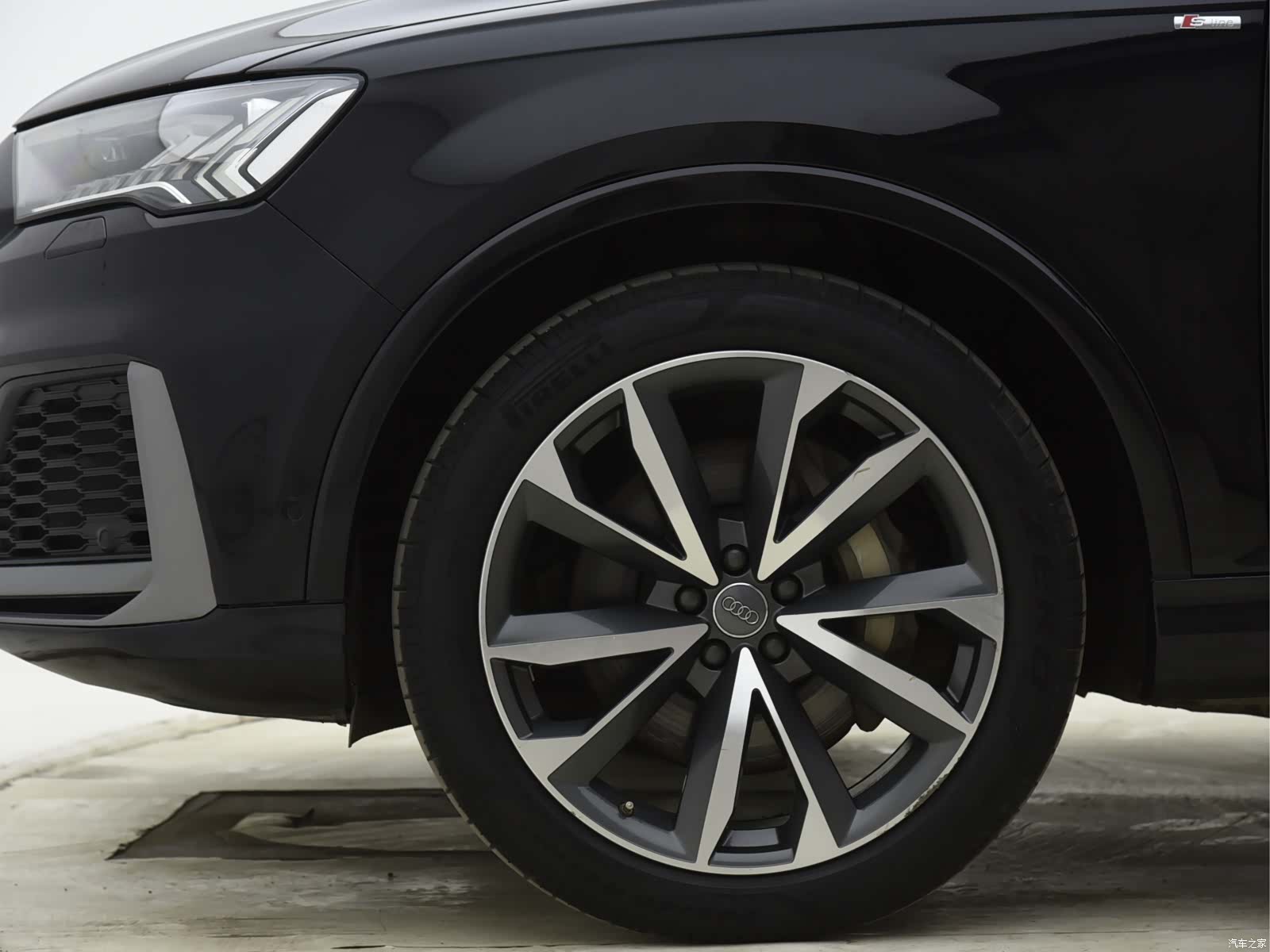Audi Q7, 2020 все фото