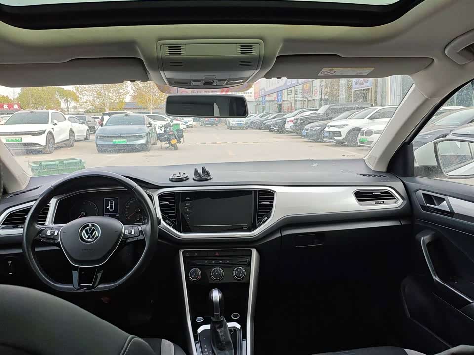 Volkswagen T-ROC exploring Songs