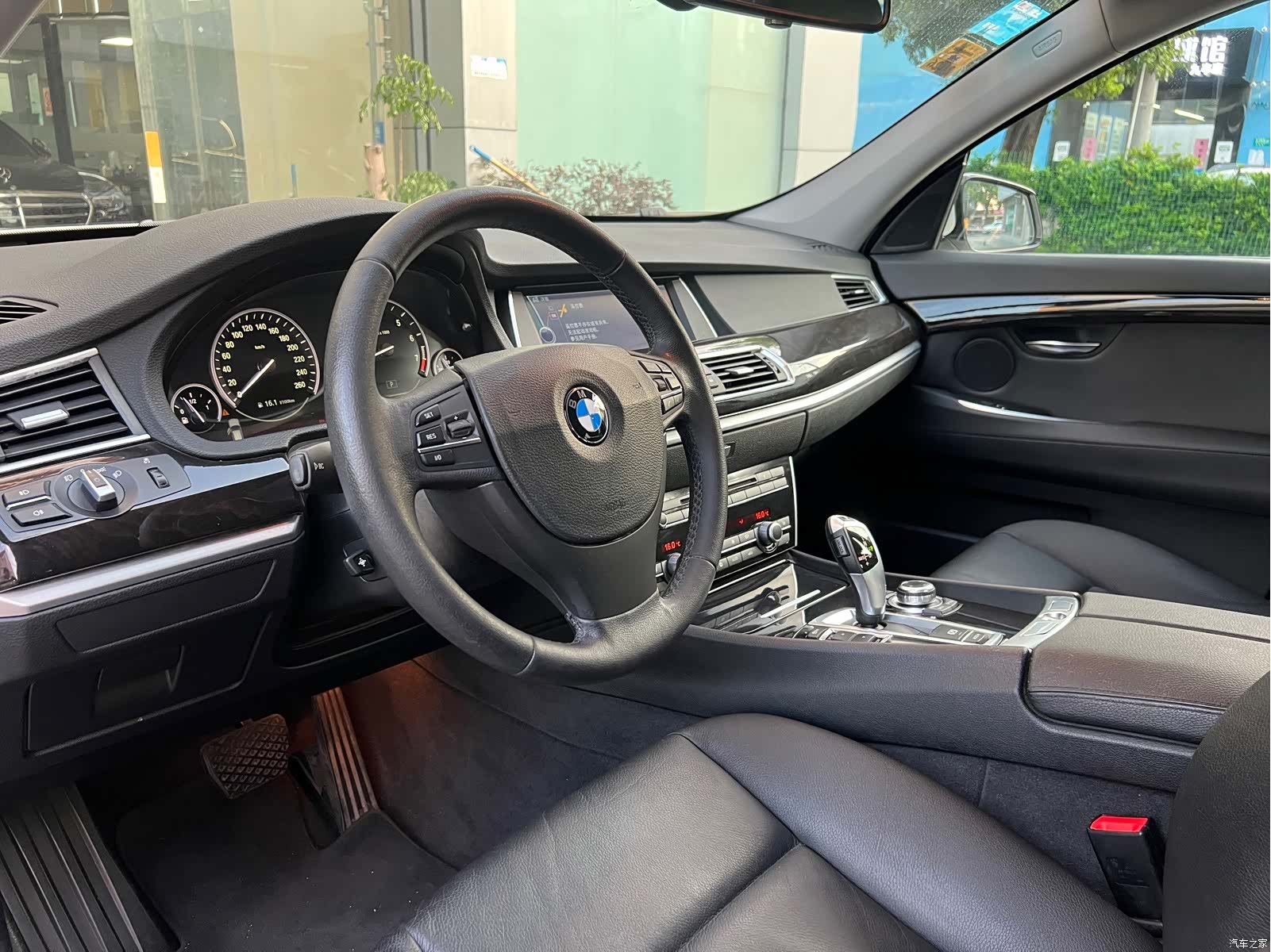 BMW 5 Series, 2011 8