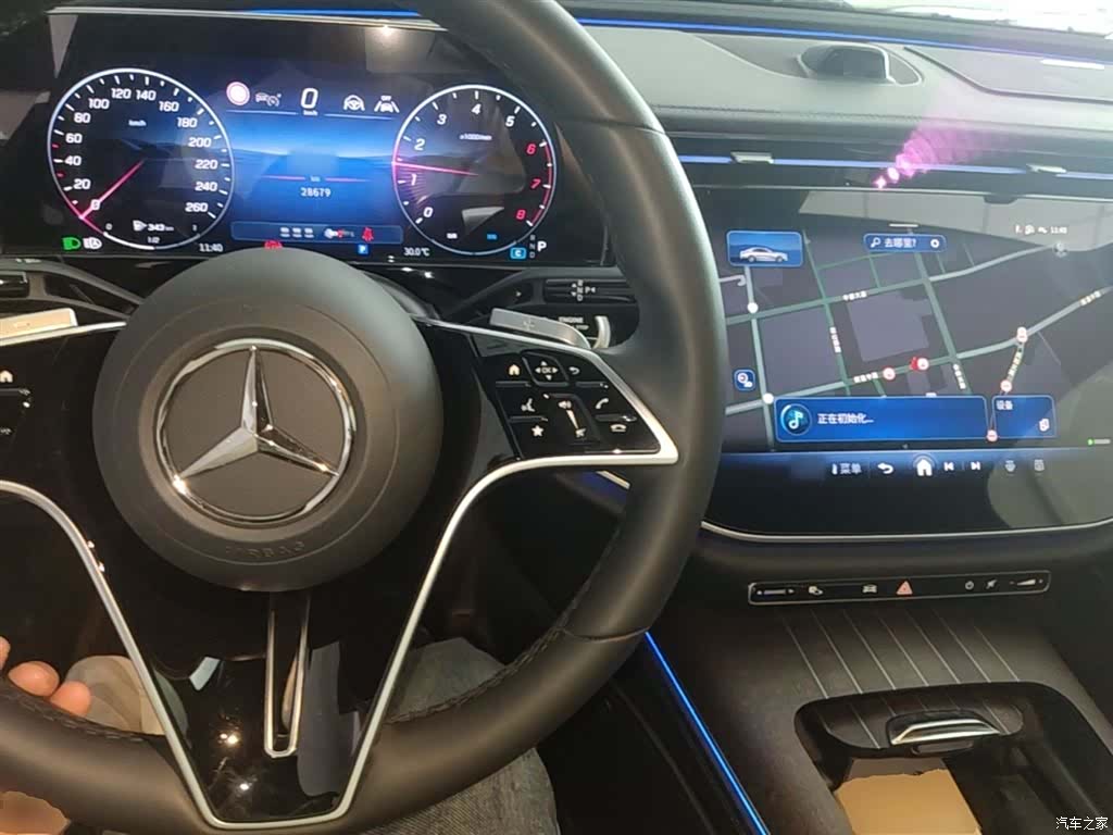 Mercedes-Benz E-Class, 2025 10