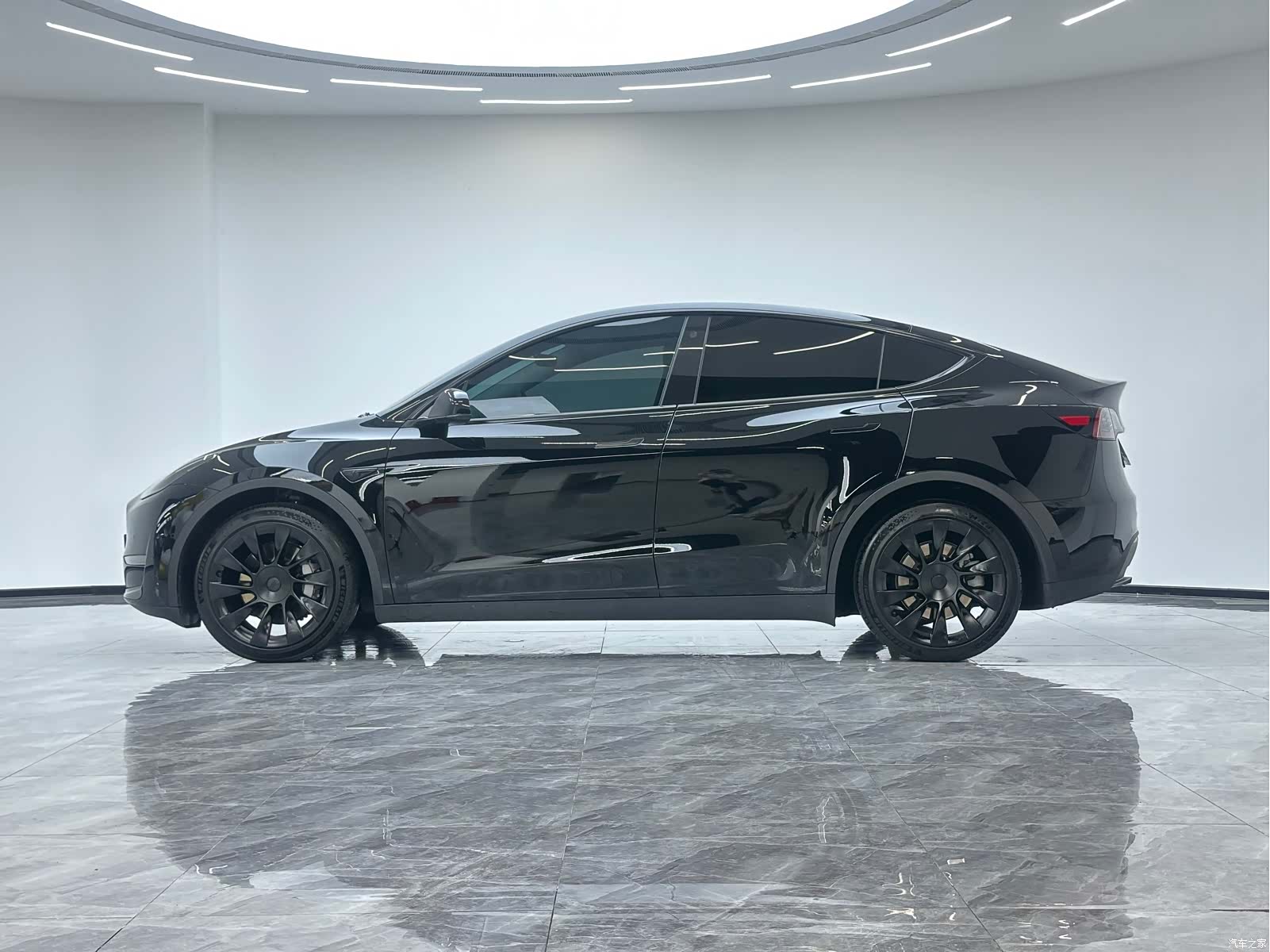 Tesla Model Y, 2023 7