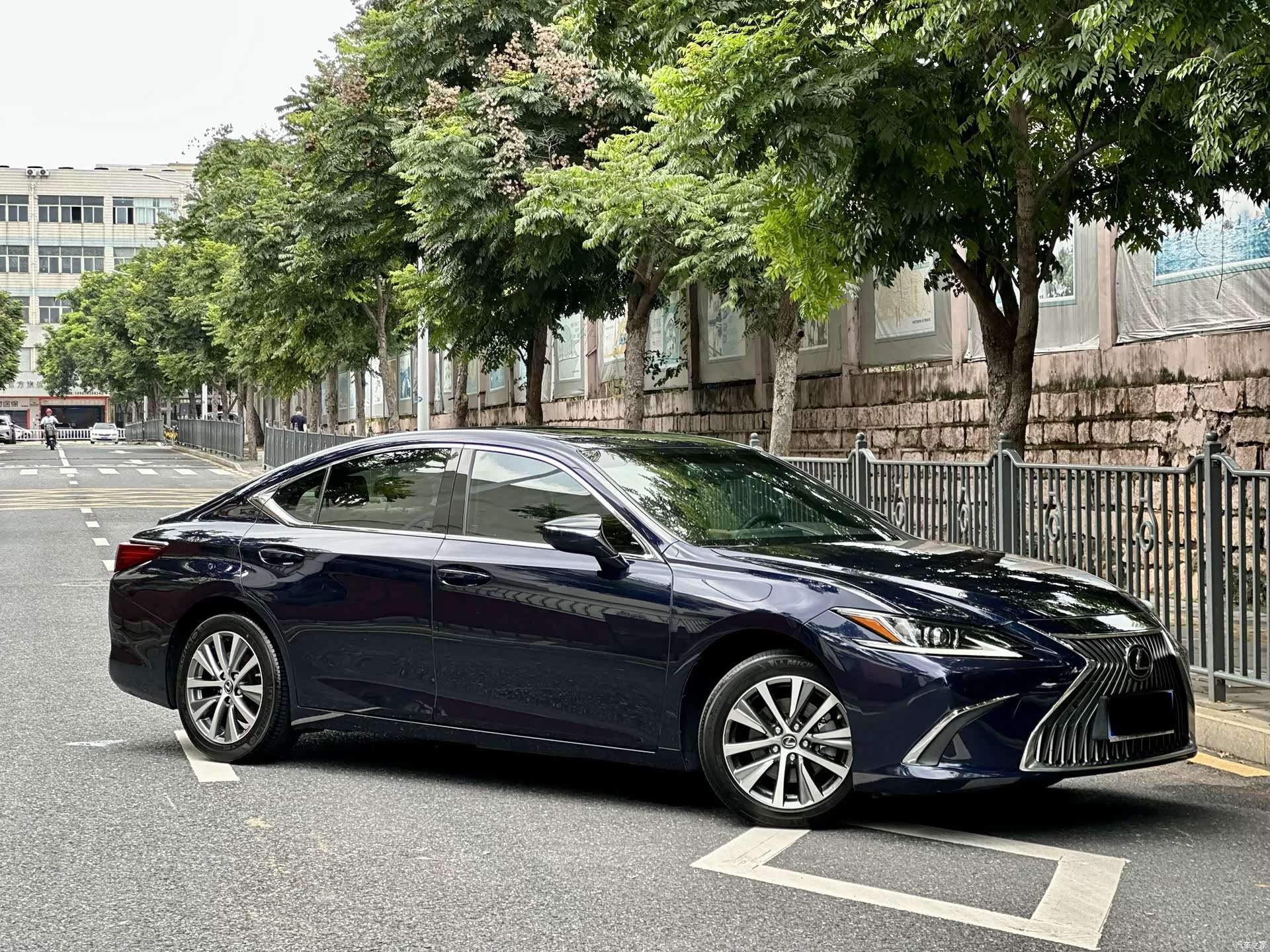 Lexus ES, 2021 3