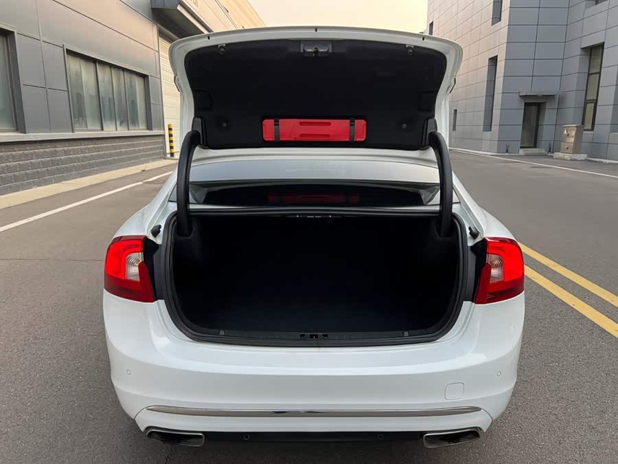Volvo S60 2015, фото 15