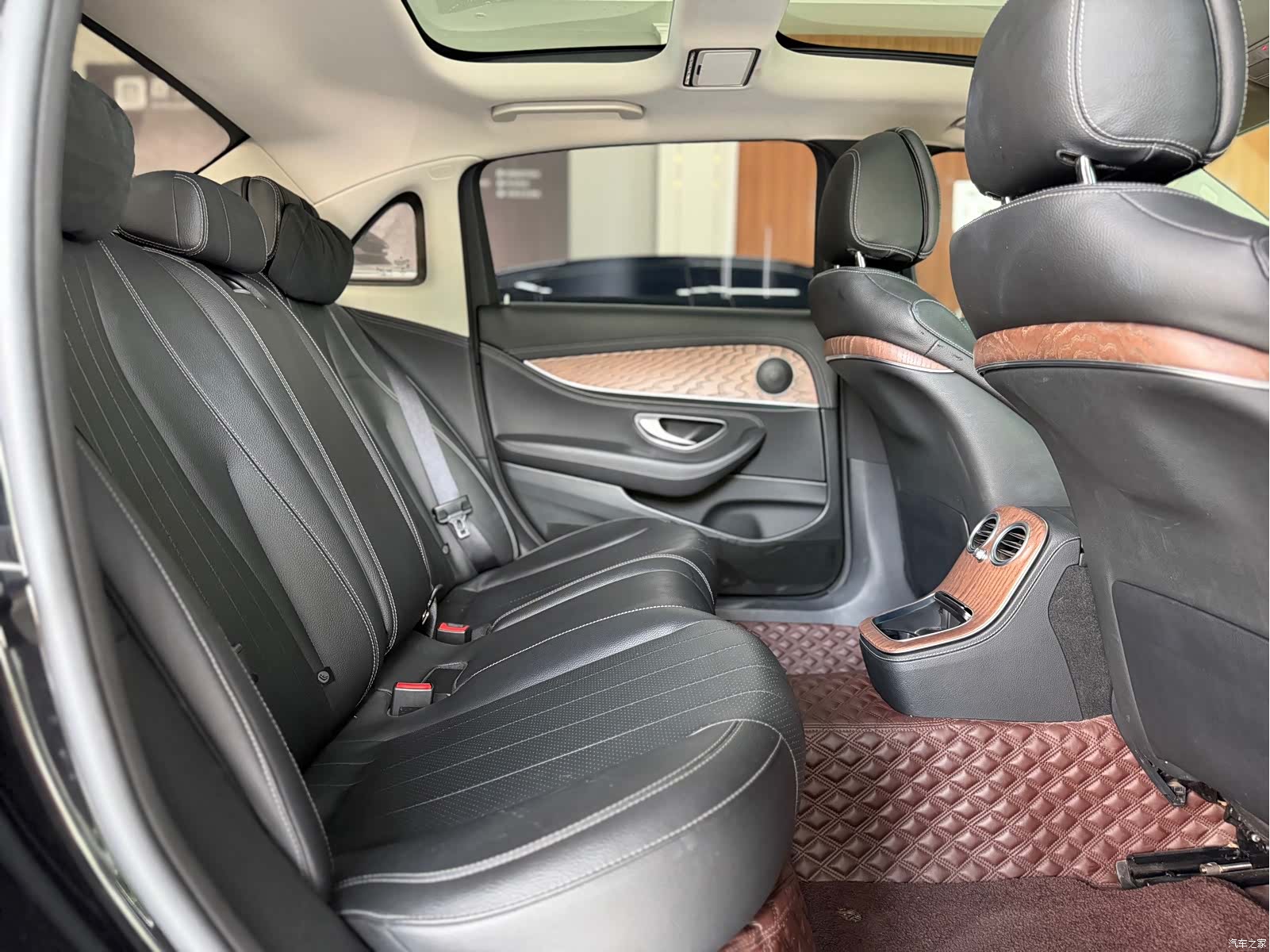 Mercedes-Benz E-Class, 2022 11