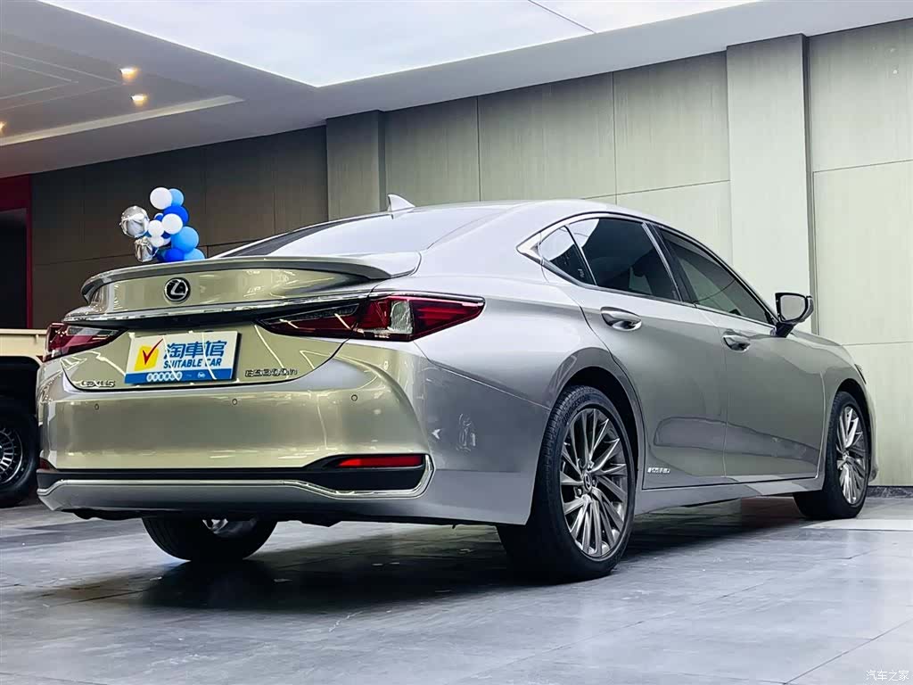 Lexus ES, 2019 4