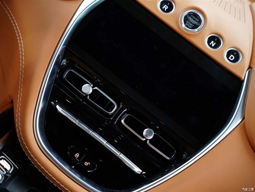 Aston Martin DBX, 2023 52