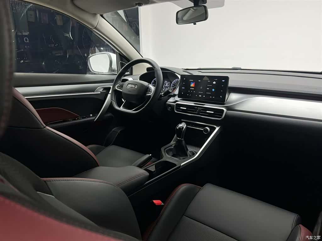 Geely Coolray, 2022 15