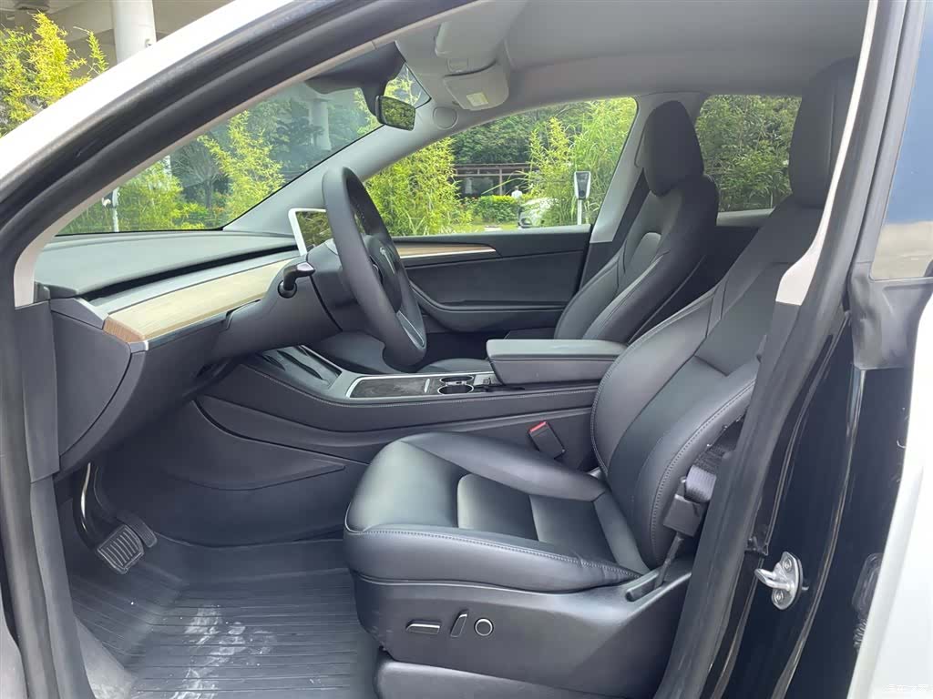 Tesla Model Y, 2023 6