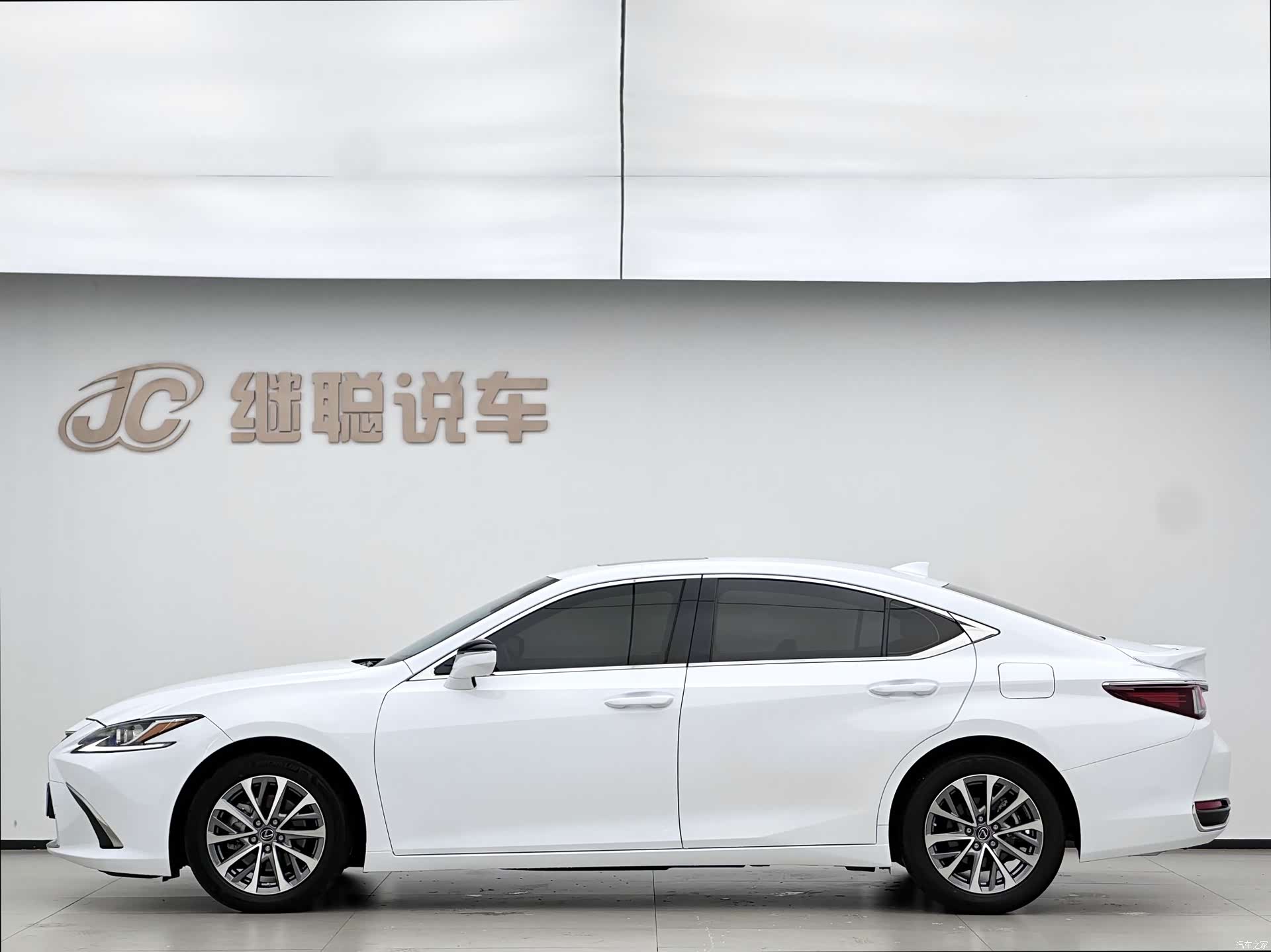 Lexus ES, 2022 15