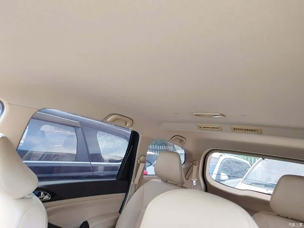 Wuling 730, 2015 18