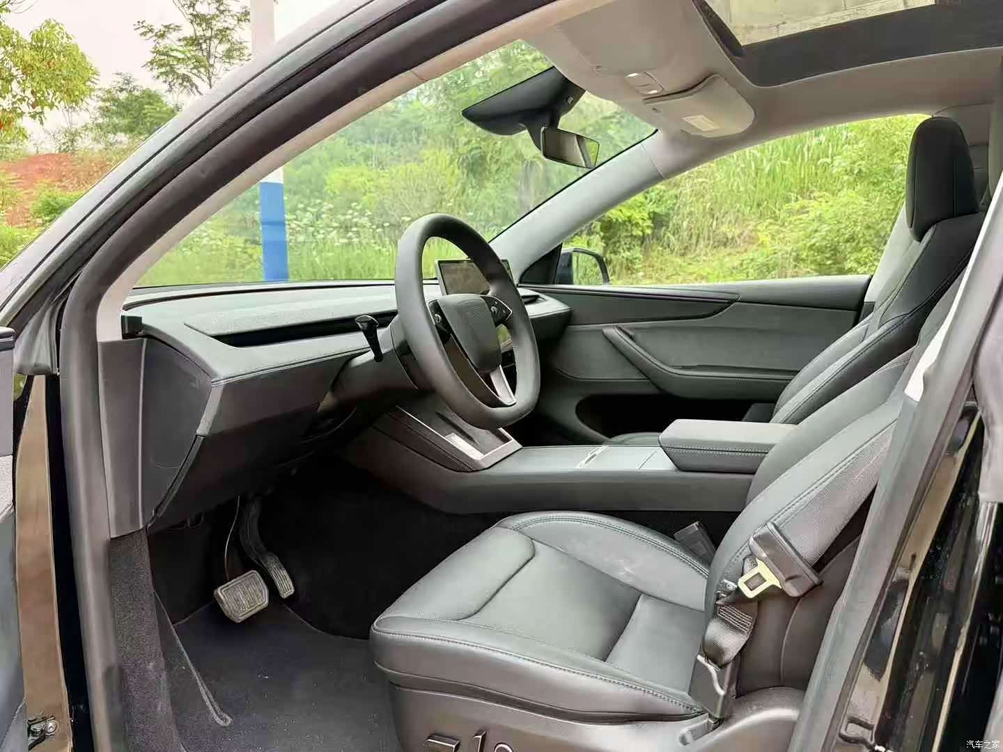 Tesla Model Y, 2025 4