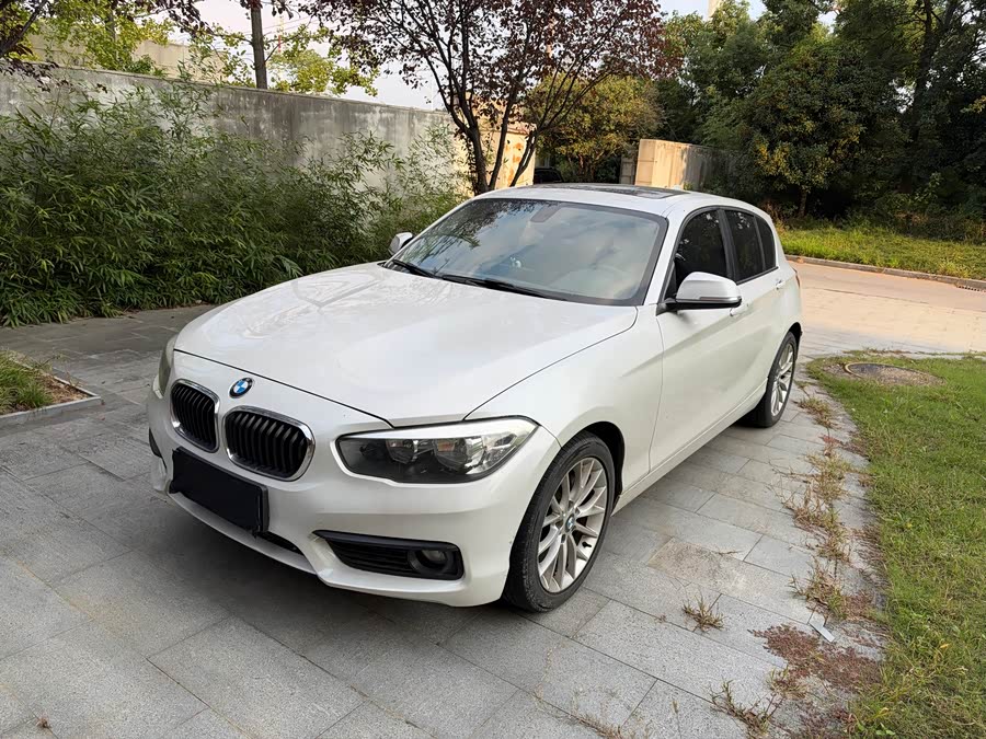 BMW 1 Series 2016, фото 1