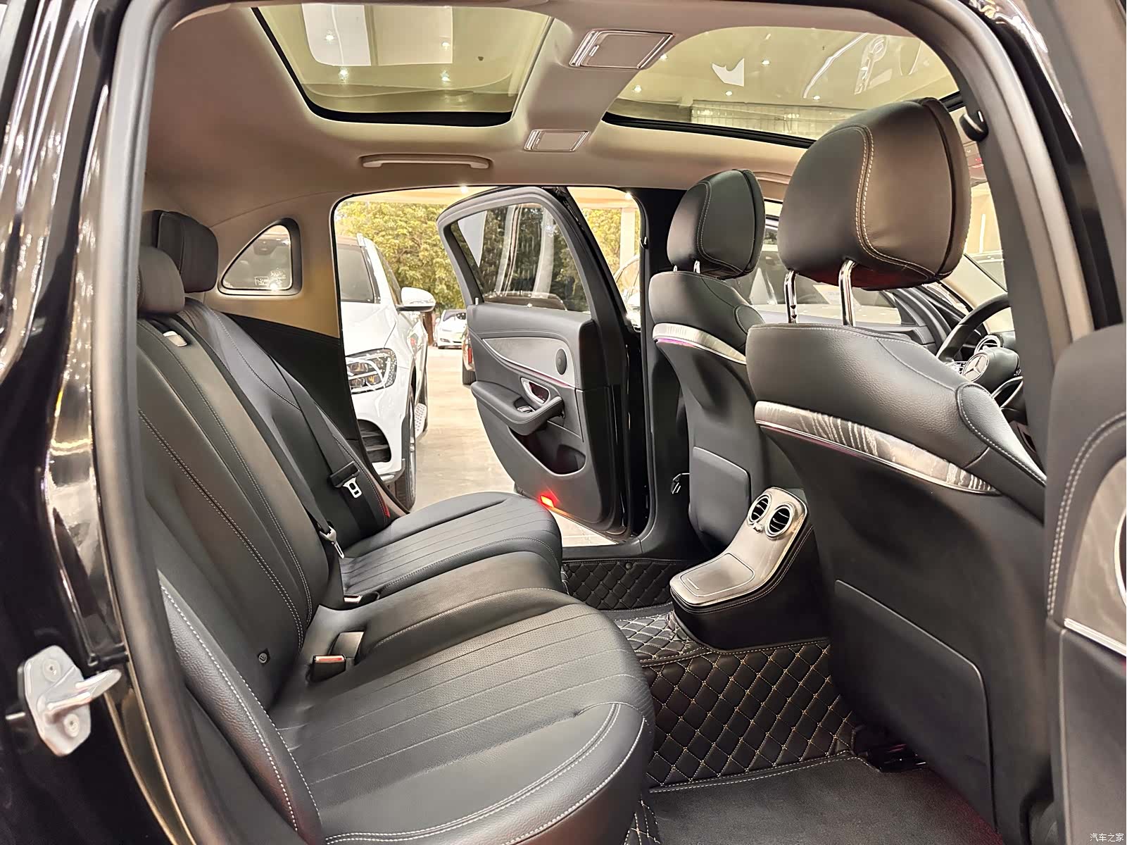 Mercedes-Benz E-Class, 2021 12