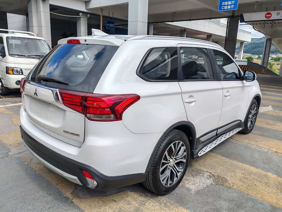 Mitsubishi Outlander Mitsubishi Outlander
