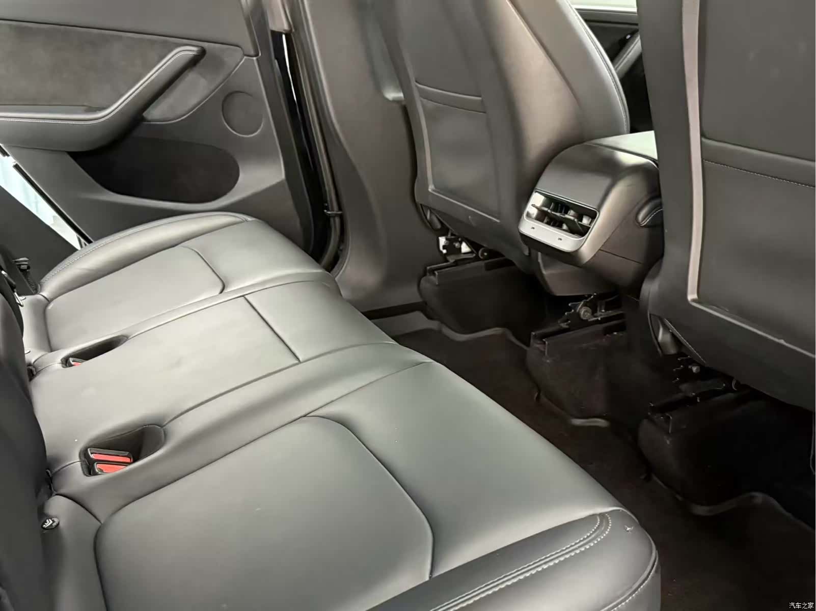 Tesla Model Y, 2023 6