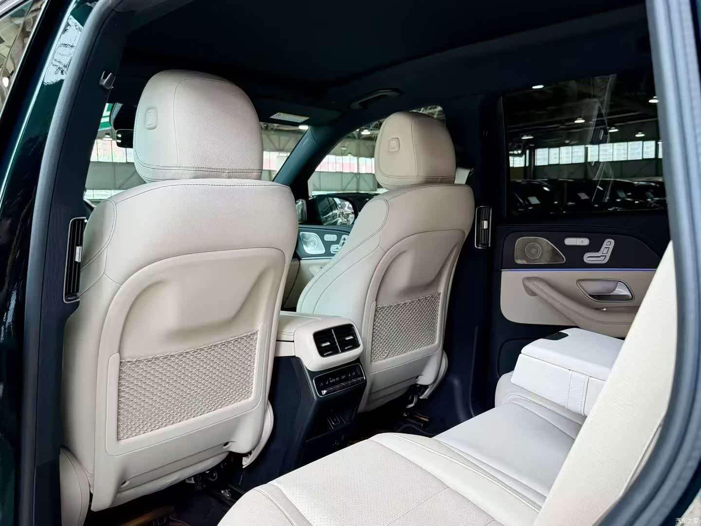 Mercedes-Benz GLS, 2023 8