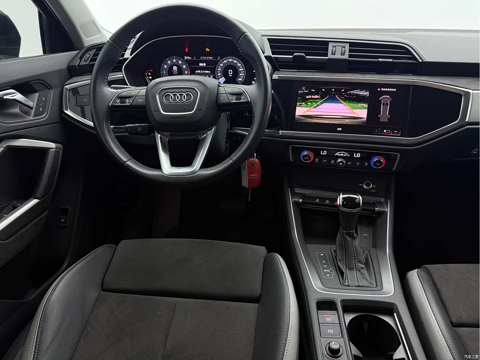 Audi Q3, 2022 10