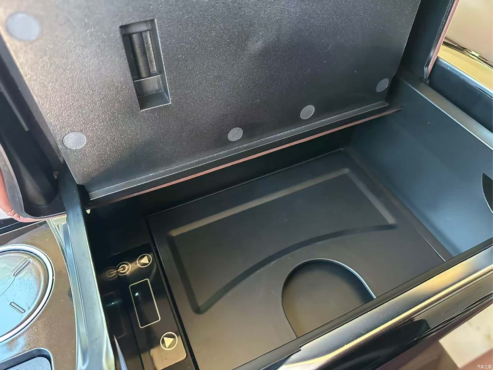 Mercedes-Benz 7, 2023 20