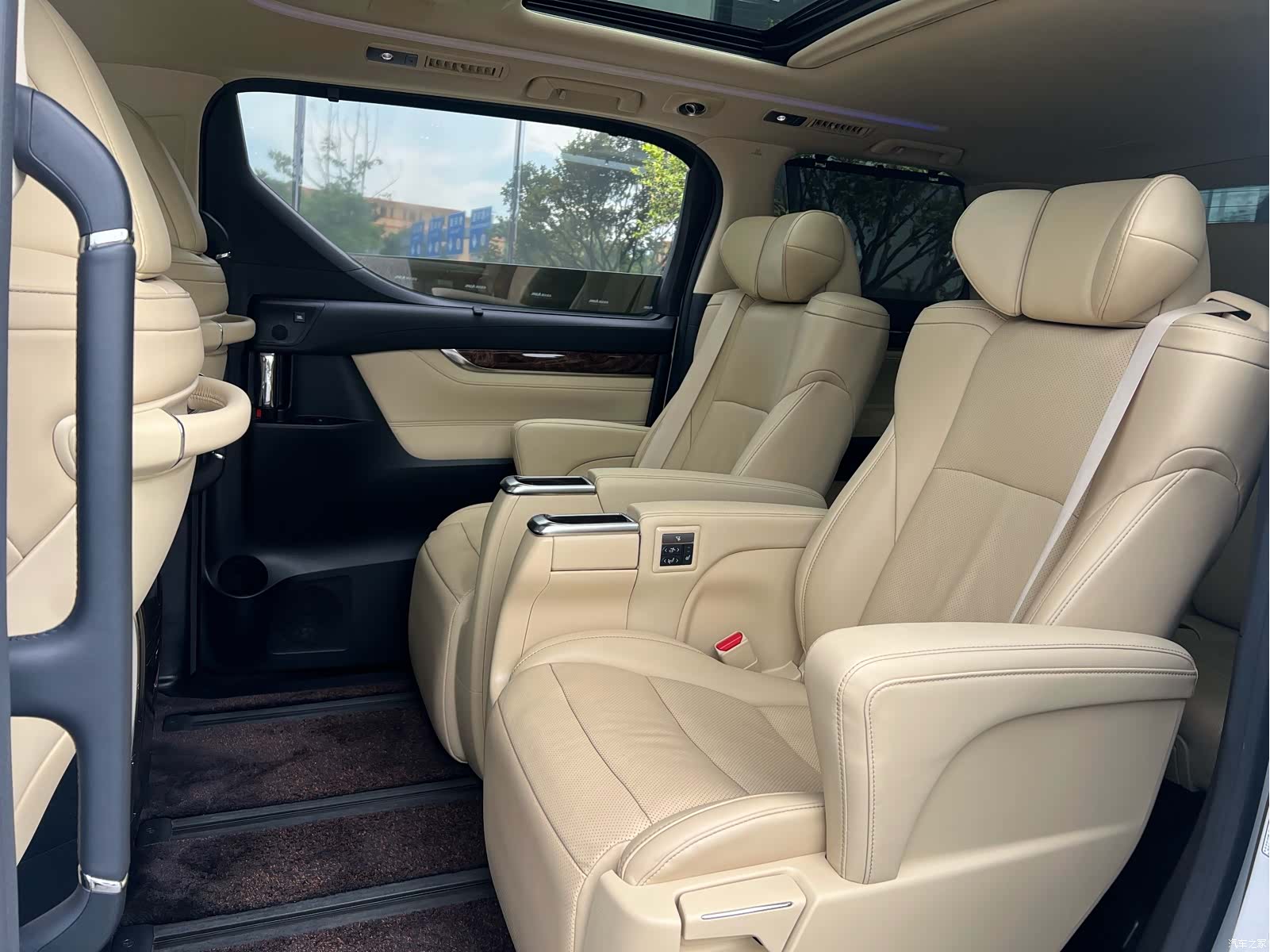 Toyota Alphard, 2019 3