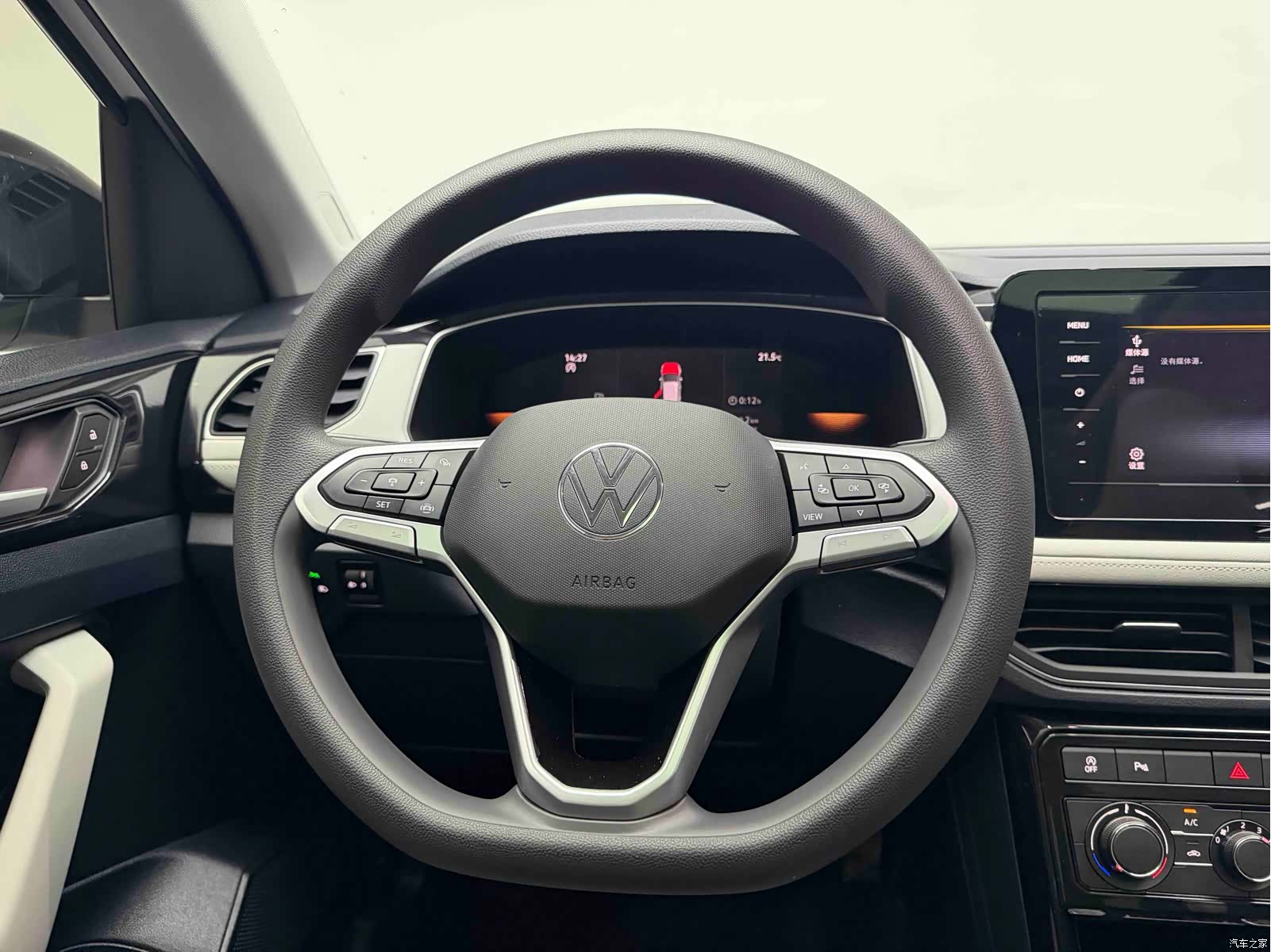 Volkswagen Tharu, 2025 12