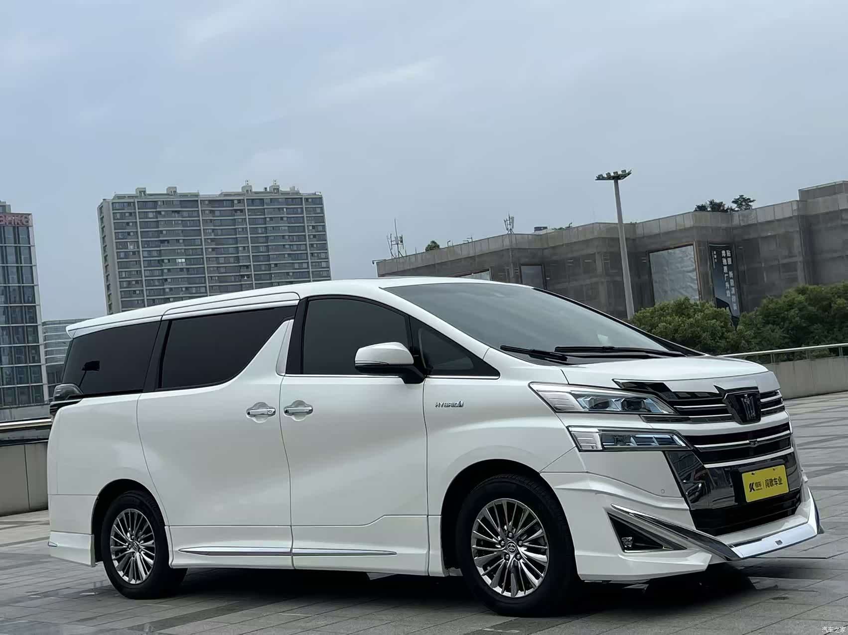 Toyota Vellfire, 2019 3