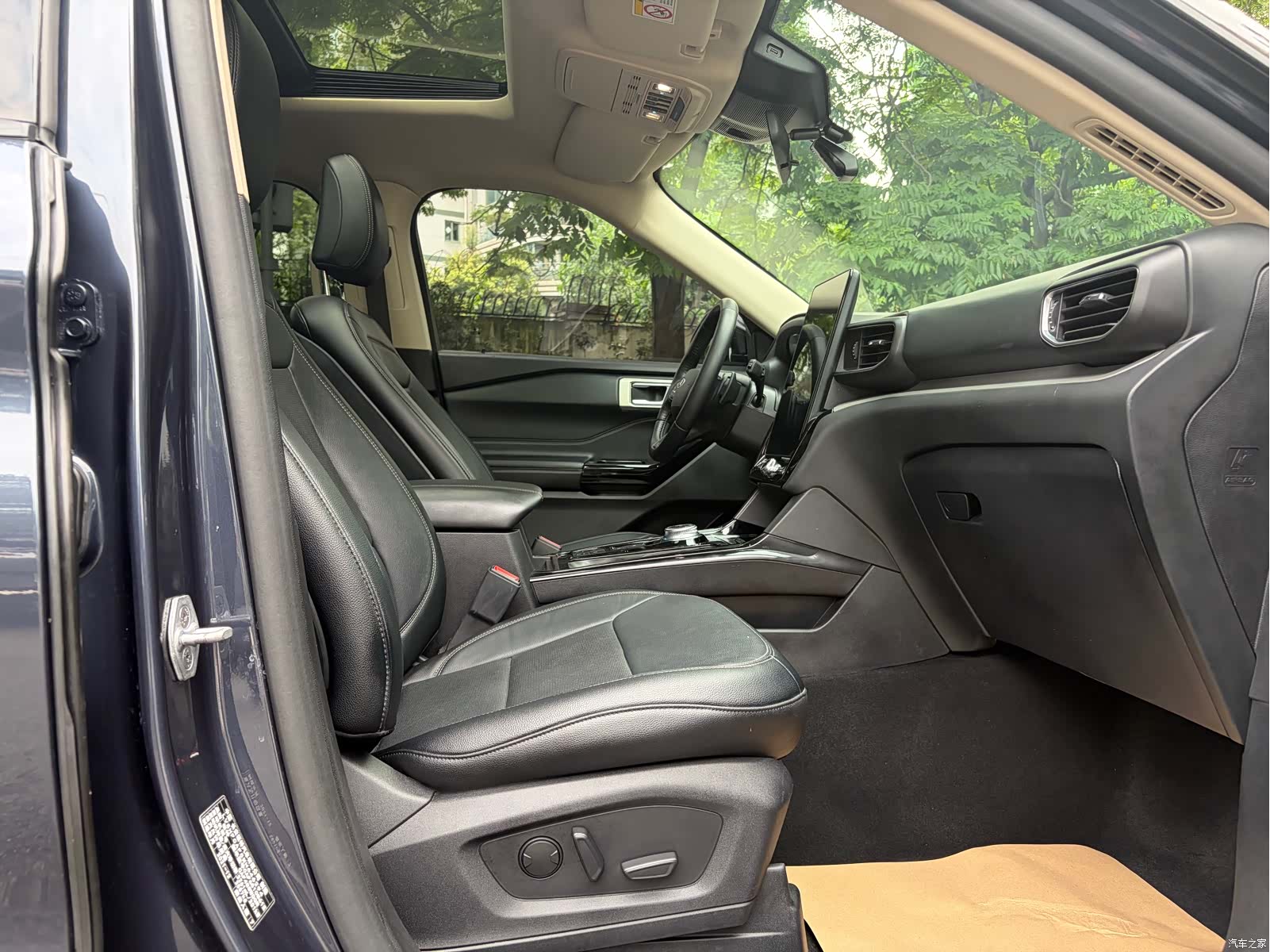 Ford Explorer, 2022 19