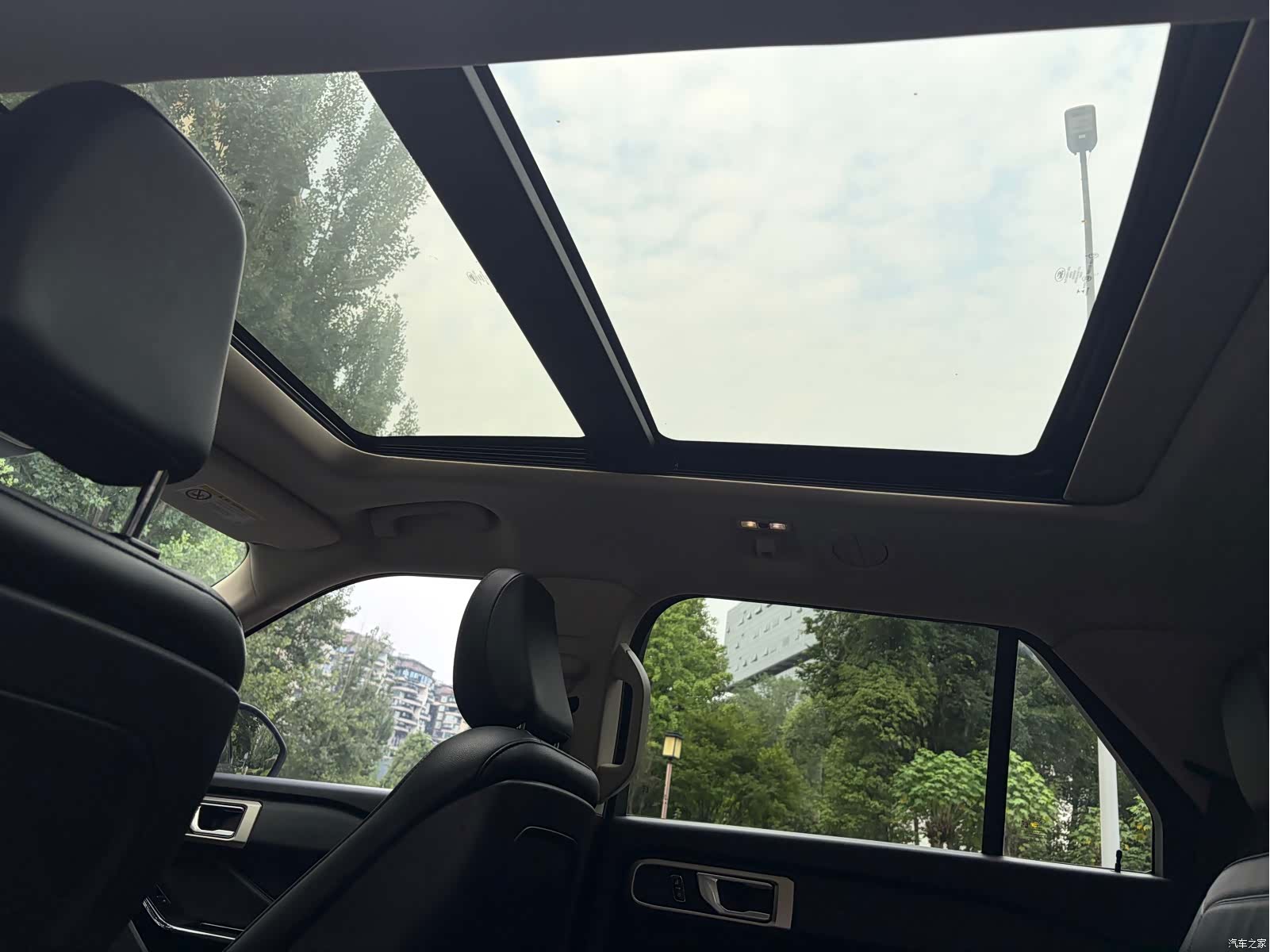 Ford Explorer, 2022 18