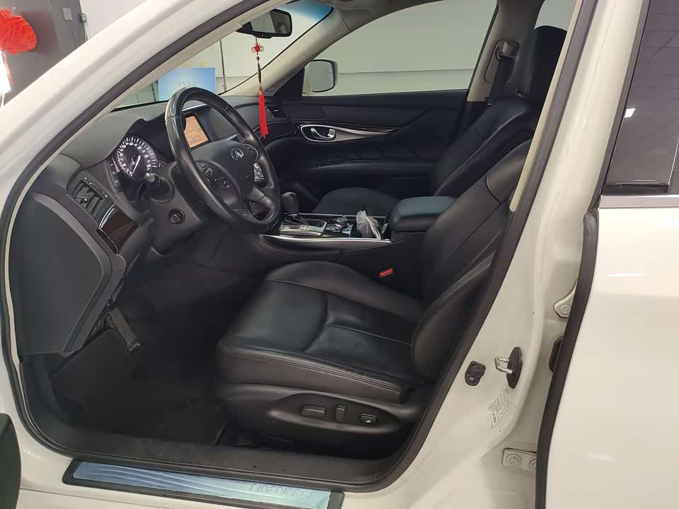 Infiniti Q70 Infiniti Q70