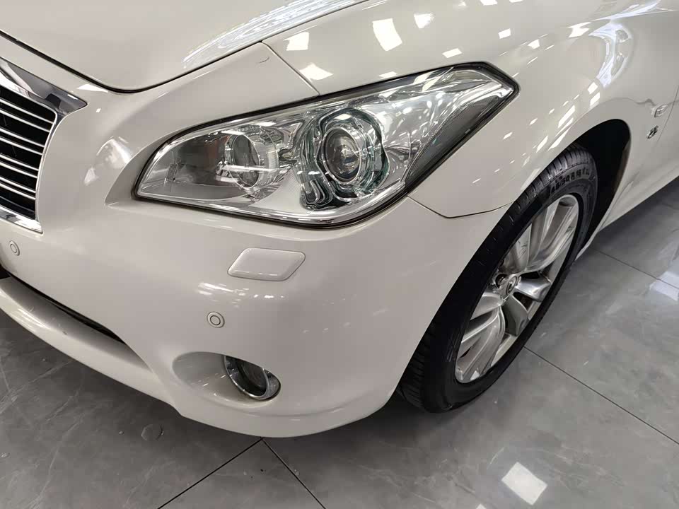 Infiniti Q70 Infiniti Q70
