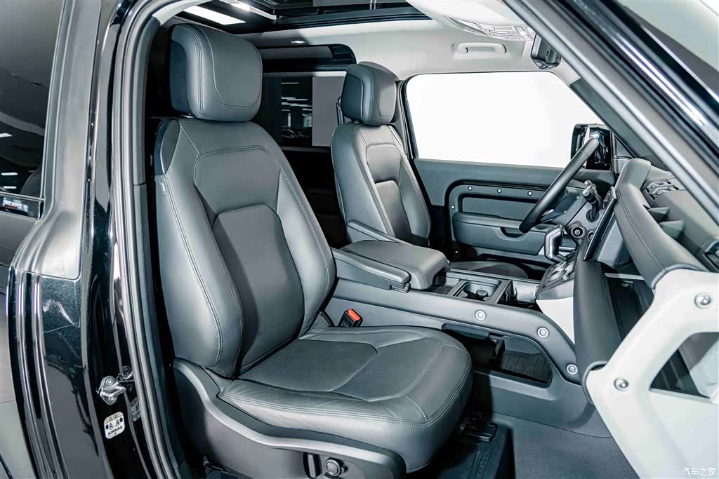 Land Rover Defender, 2024 21