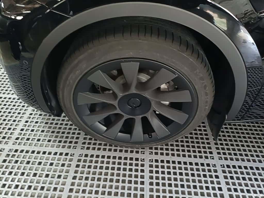 Tesla Model Y, 2022 23