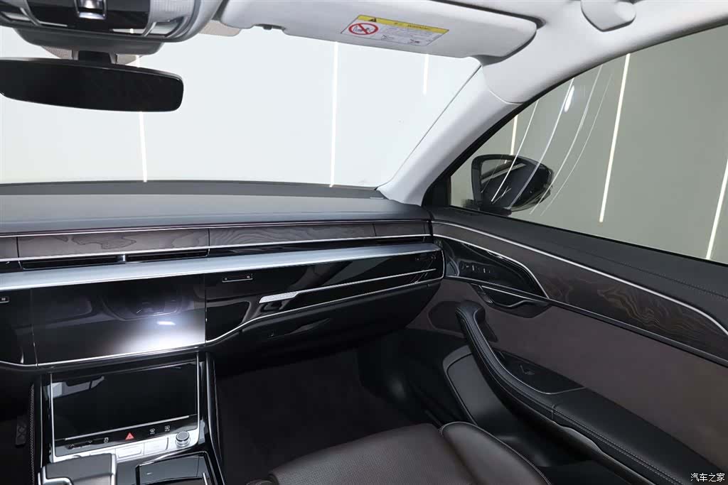 Audi A8L, 2024 27