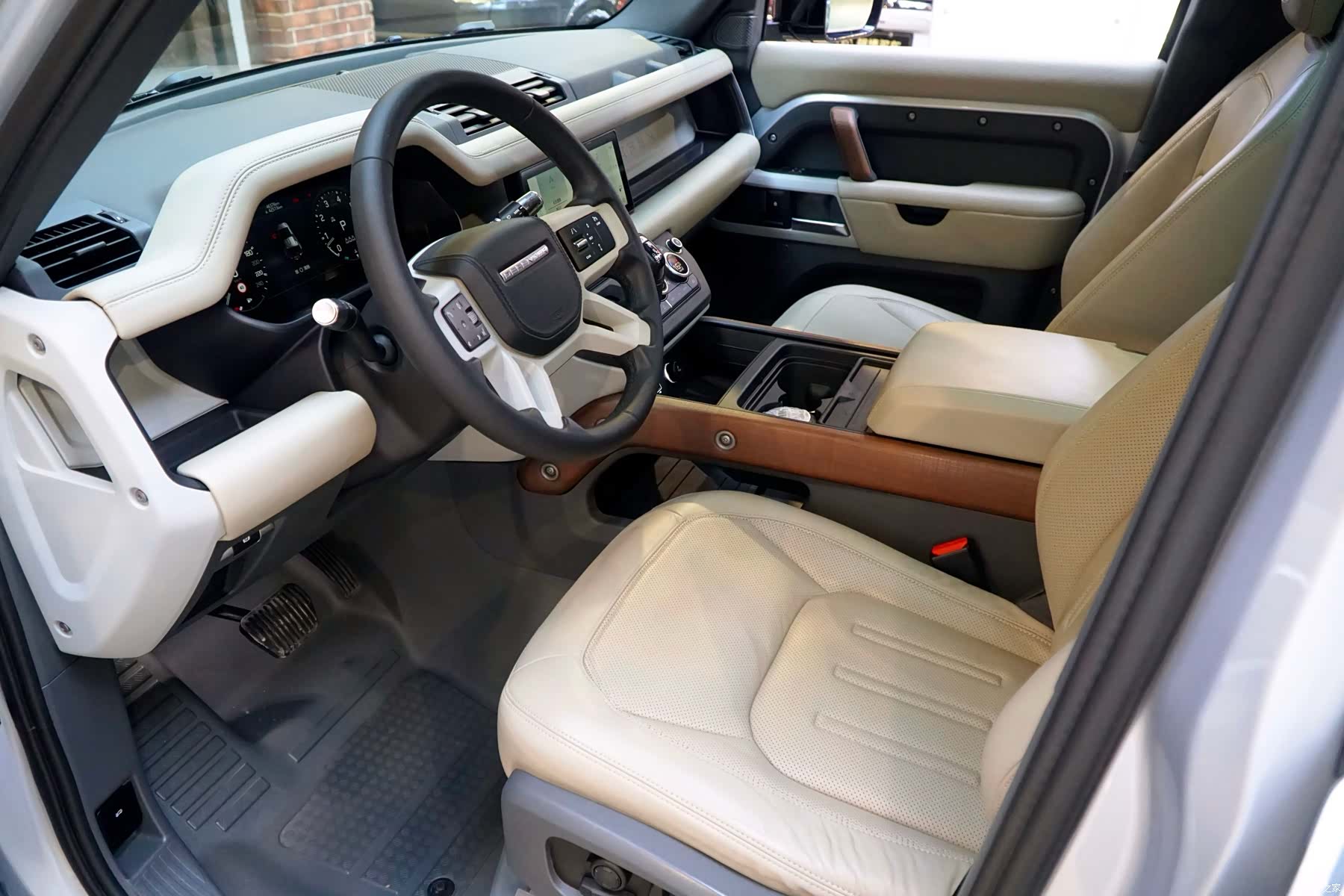Land Rover Defender, 2021 7