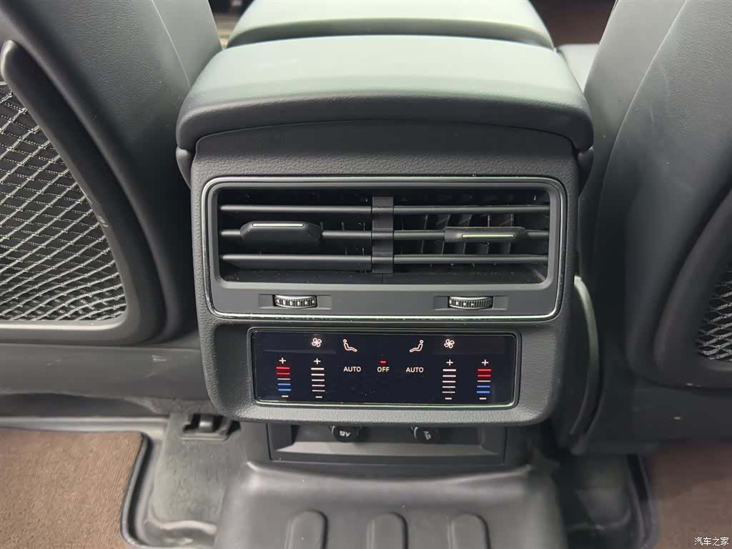 Audi Q7, 2024 11