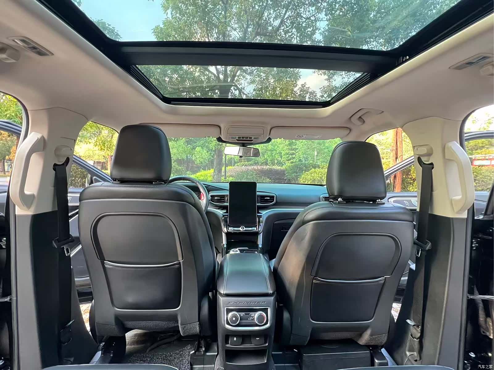 Ford Explorer, 2021 11