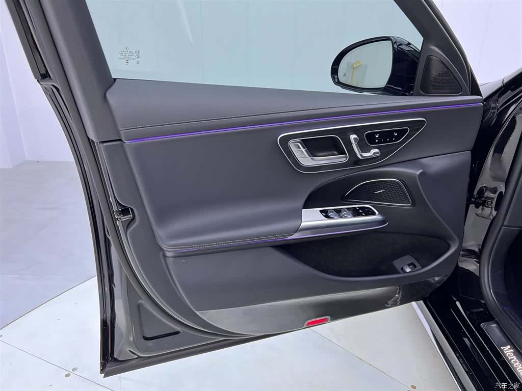 Mercedes-Benz E-Class, 2024 17