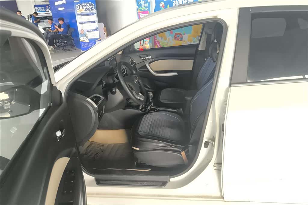 Changan V7, 2015 9
