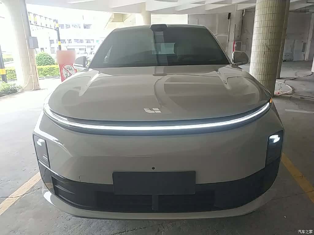 Li Auto L6, 2025 3