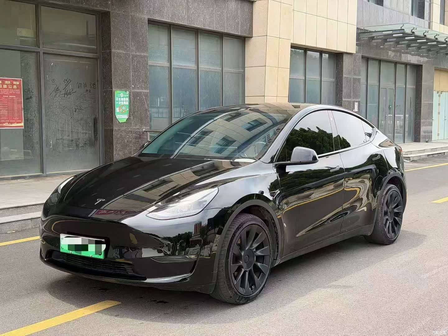 Tesla Model Y, 2023 1