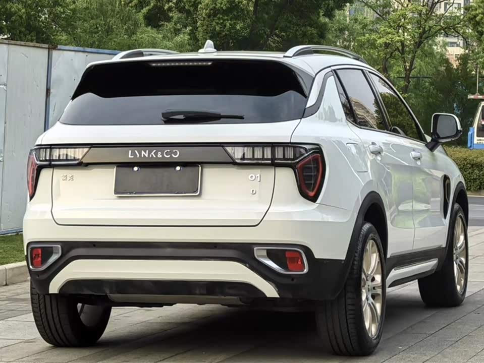 Lynk & Co 01
