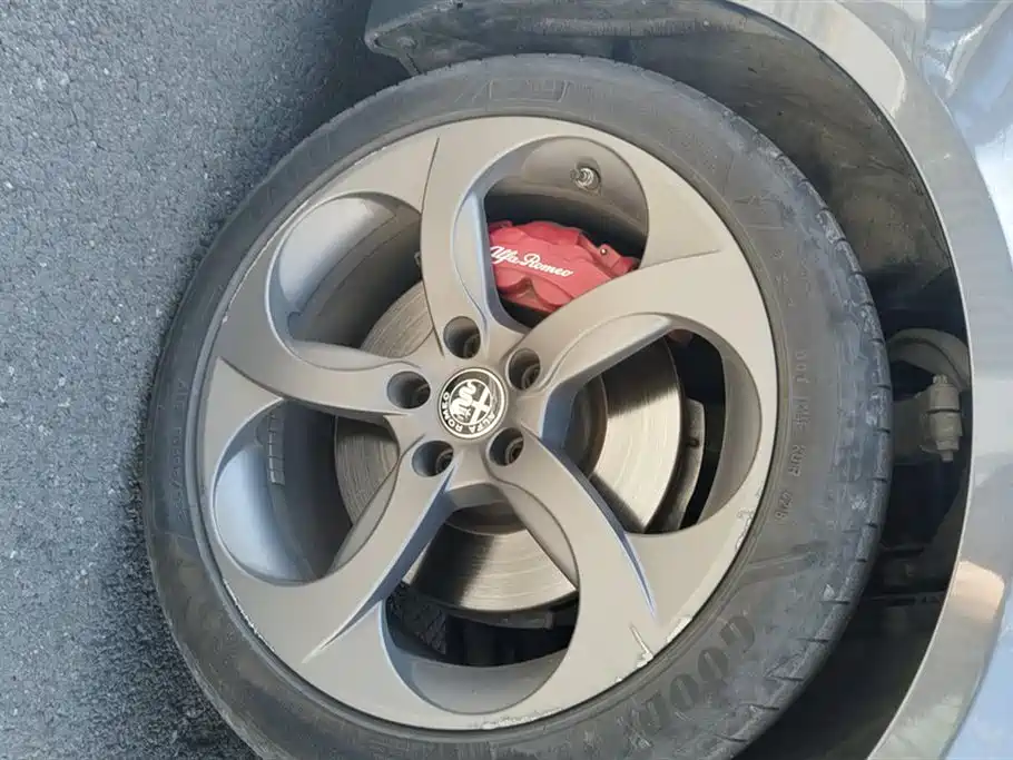 Alfa Romeo Giulia Alfa Romeo Giulia