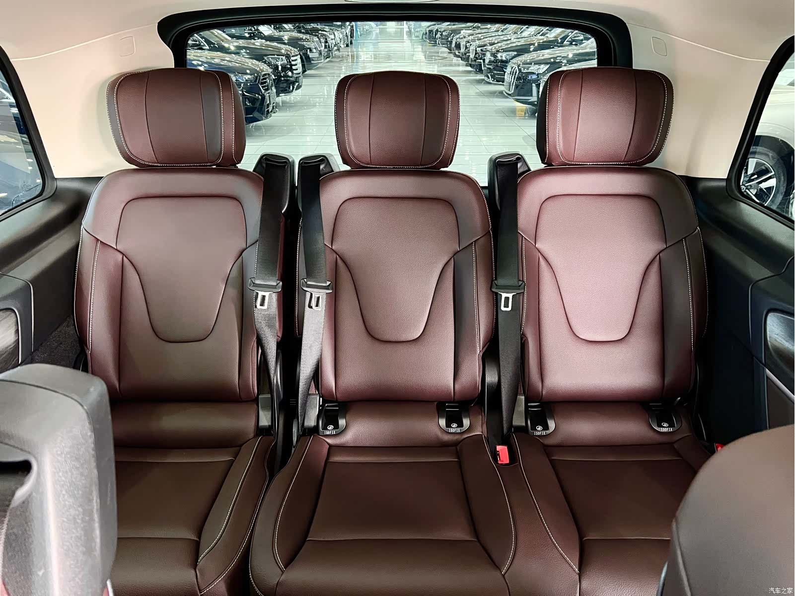 Mercedes-Benz V-Class, 2025 11